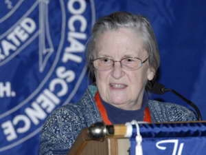 Với học thuyết Quản lý nguồn lực, bà Elinor Ostrom đã được trao giải Nobel Kinh tế 2009.